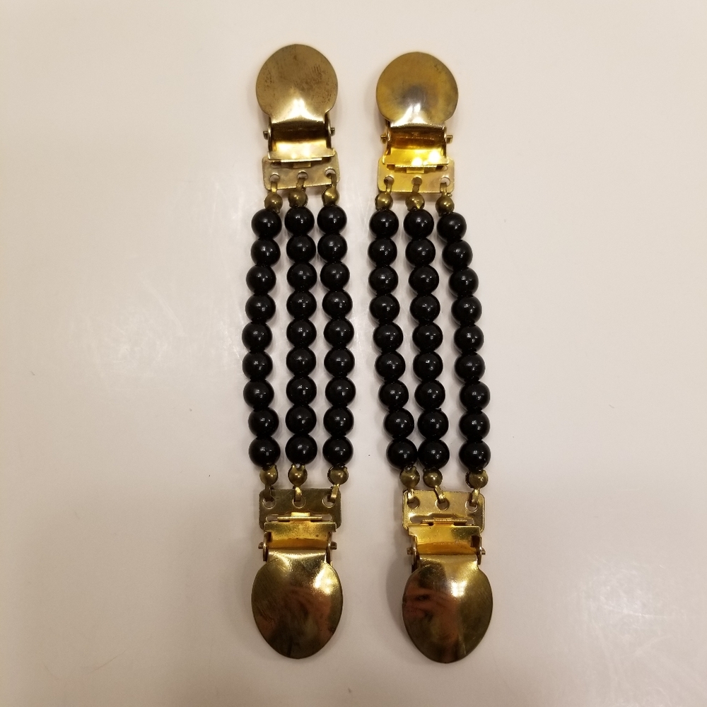 ✅1026BCLP Vintage 1 Pair Black Beads & Goldtone Clothes Clips